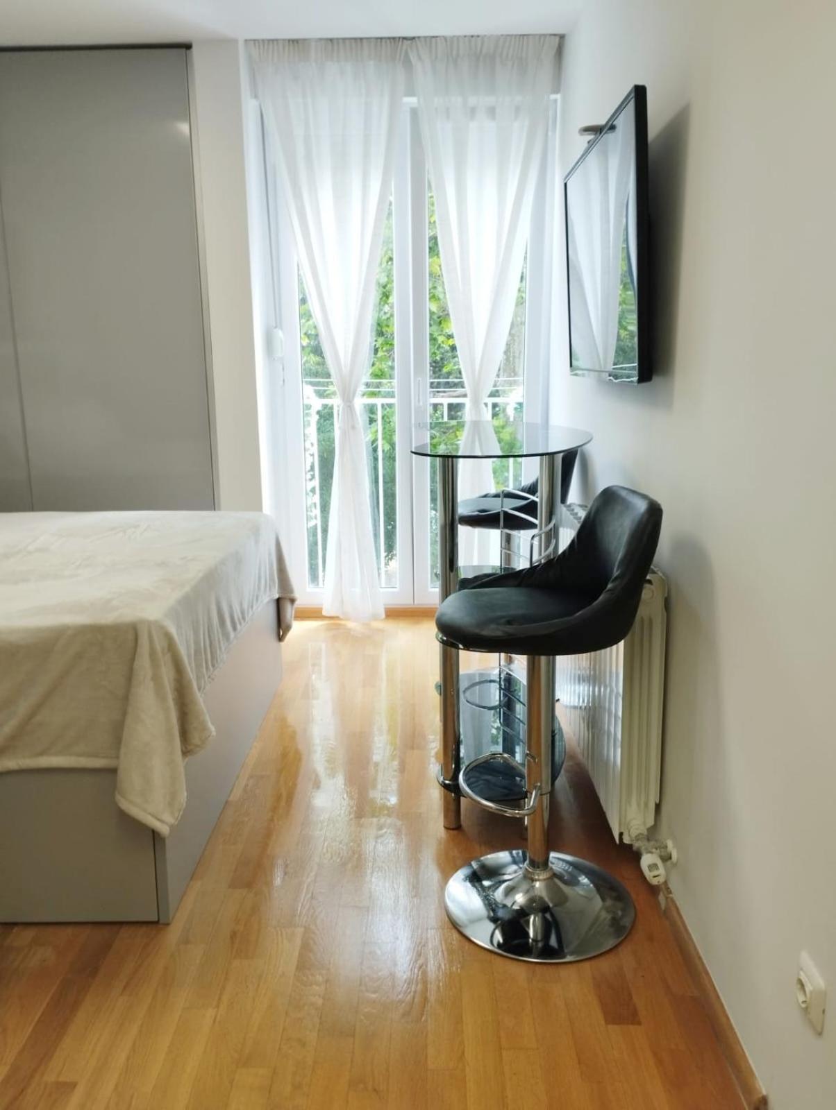 Bella Vista - Cozy Apartments With Easy Check-In And Free Parking Split Exterior photo