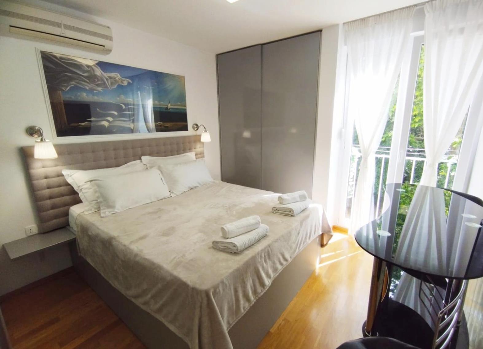 Bella Vista - Cozy Apartments With Easy Check-In And Free Parking Split Exterior photo